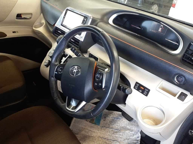 TOYOTA SIENTA 2016
