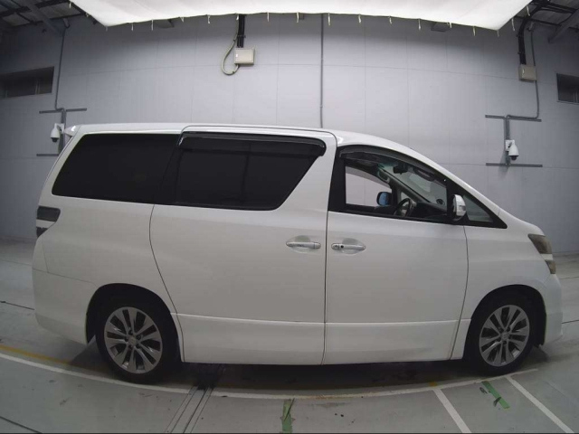 TOYOTA VELLFIRE 2010
