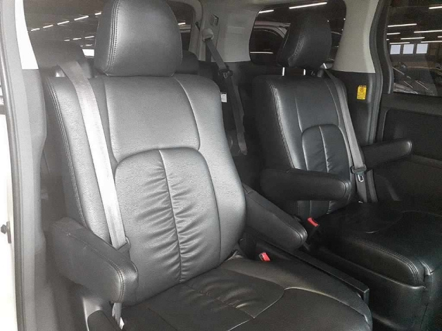 TOYOTA VELLFIRE 2010