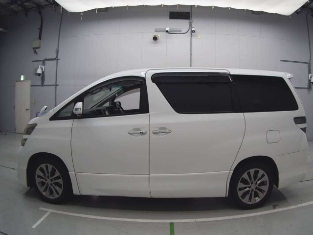 TOYOTA VELLFIRE 2010