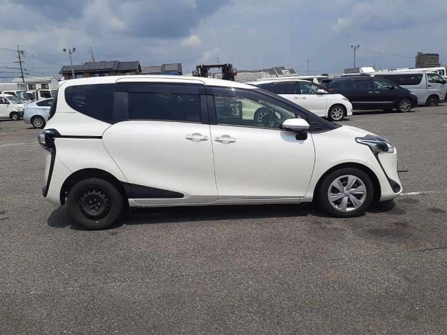 TOYOTA SIENTA 2020
