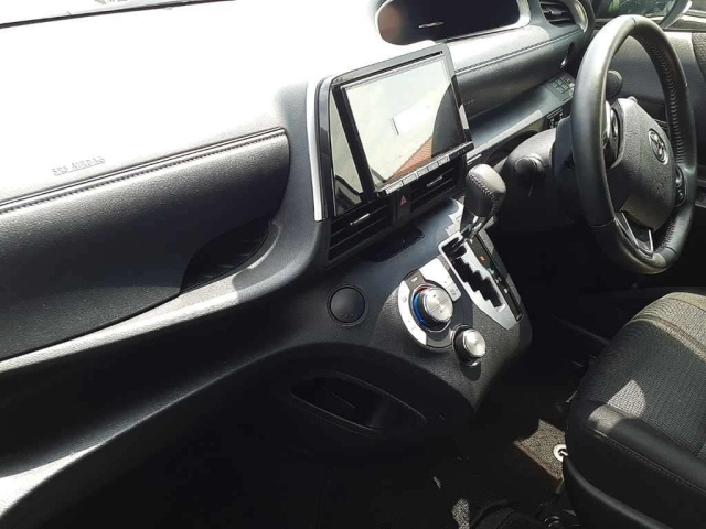 TOYOTA SIENTA 2020