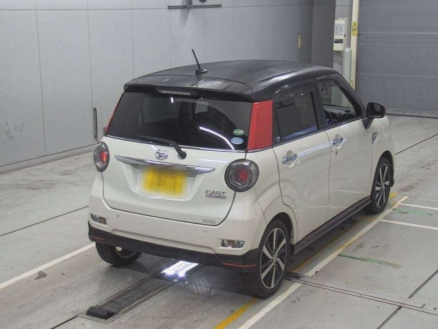 DAIHATSU CAST 2015