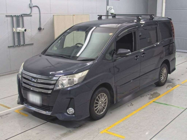TOYOTA NOAH 2014