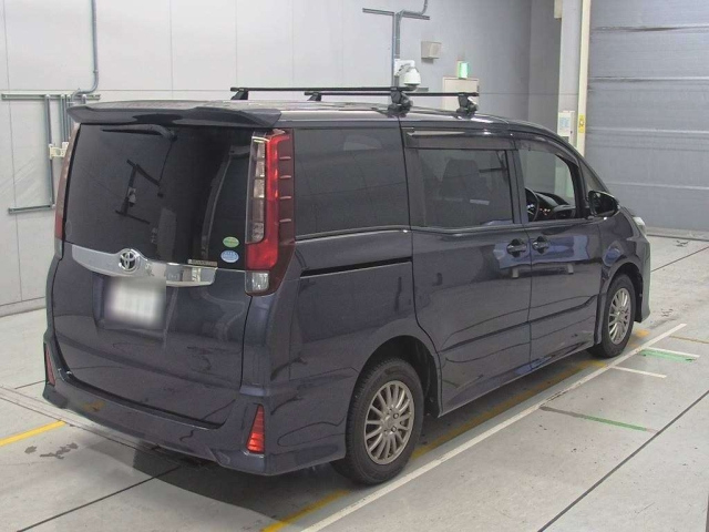 TOYOTA NOAH 2014