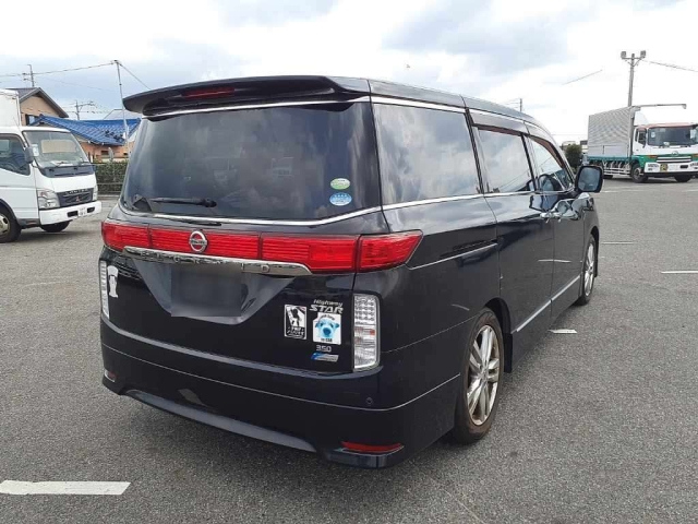 NISSAN ELGRAND 2010