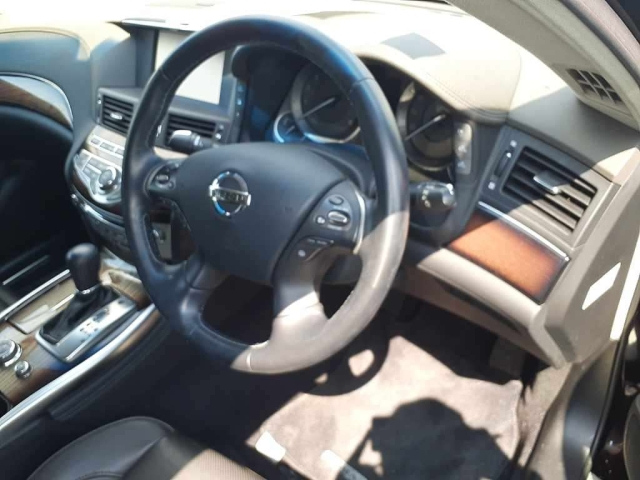 NISSAN CIMA 2017