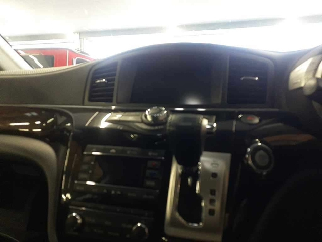 NISSAN ELGRAND 2011