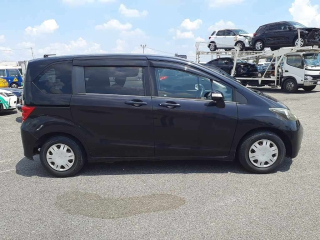 HONDA FREED 2011