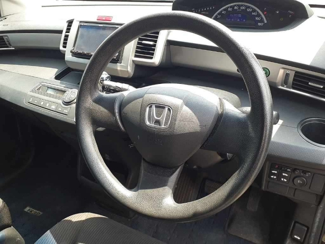 HONDA FREED 2011