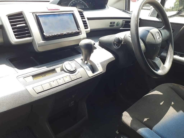 HONDA FREED 2011