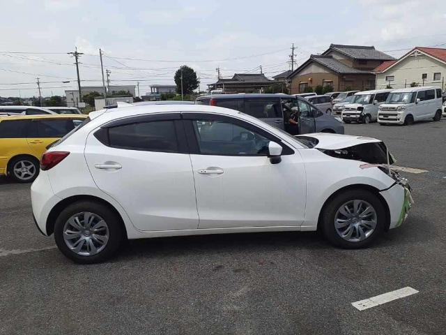 MAZDA DEMIO 2016