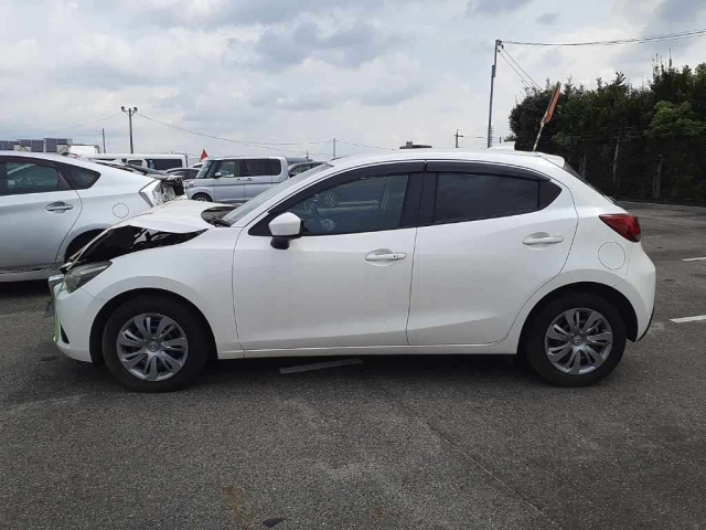 MAZDA DEMIO 2016