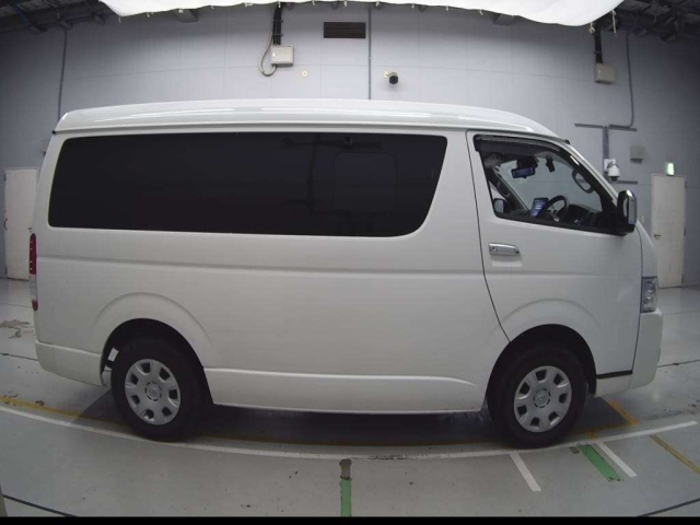 TOYOTA HIACE 2023