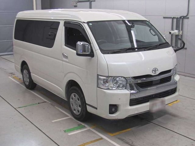 TOYOTA HIACE 2023
