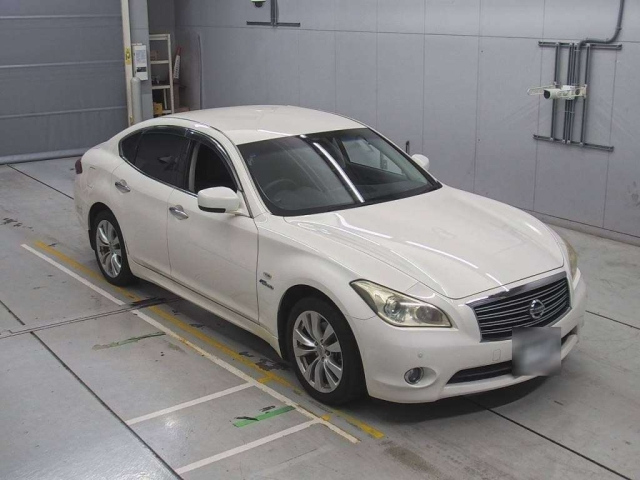 NISSAN FUGA 2013