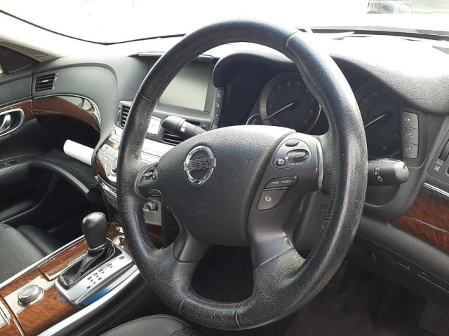 NISSAN FUGA 2013