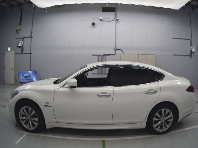NISSAN FUGA 2013
