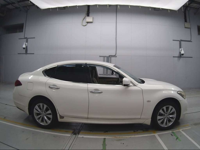 NISSAN FUGA 2010