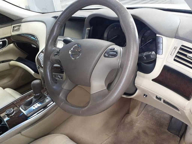 NISSAN FUGA 2010