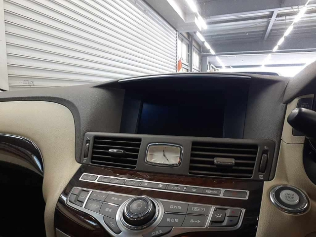 NISSAN FUGA 2010
