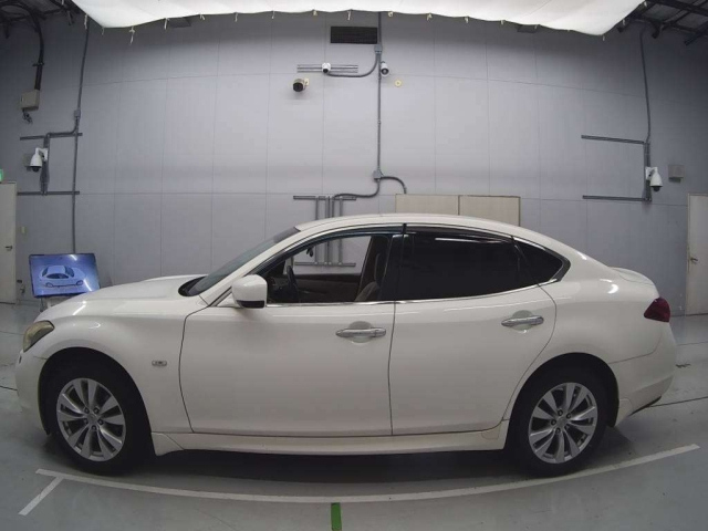 NISSAN FUGA 2010