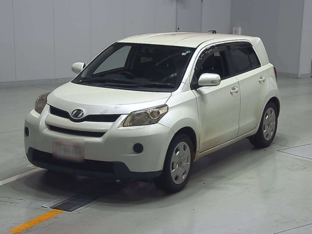TOYOTA IST 2010
