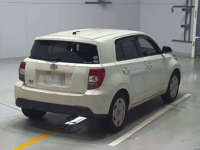 TOYOTA IST 2010