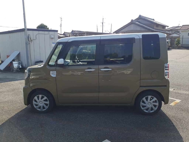DAIHATSU WAKE 2015