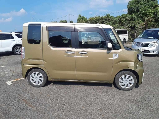 DAIHATSU WAKE 2015