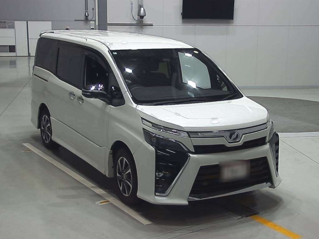 TOYOTA VOXY 2020