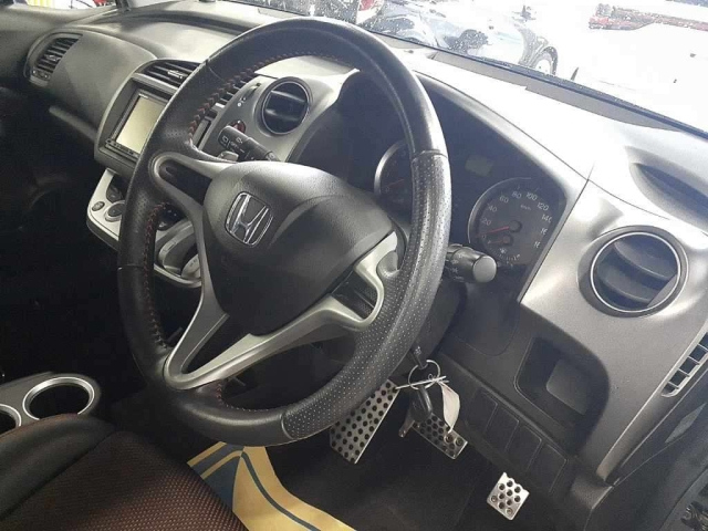 HONDA STREAM 2010