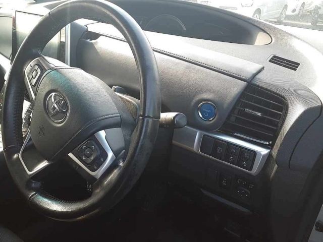 TOYOTA ESTIMA HYBRID 2018