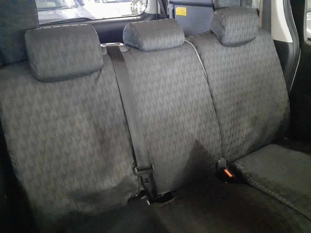 TOYOTA NOAH 2010