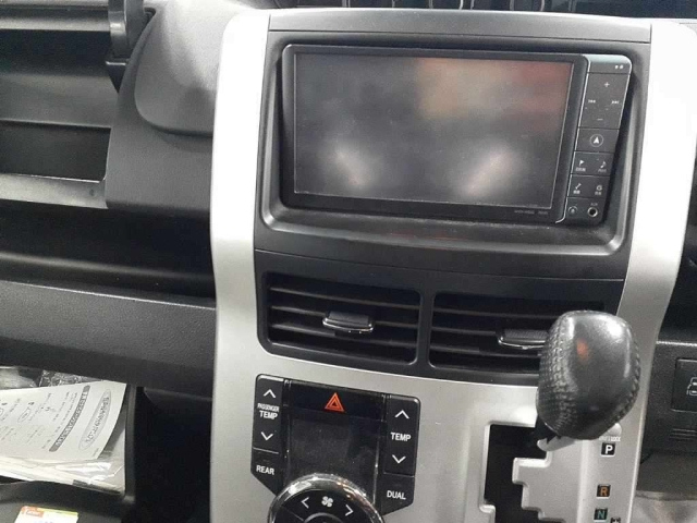 TOYOTA NOAH 2010