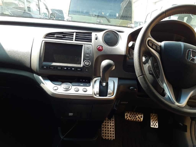 HONDA STREAM 2012