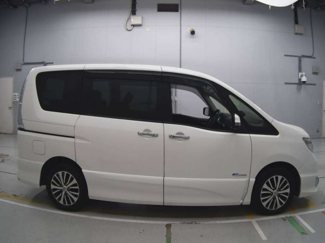 NISSAN SERENA 2015