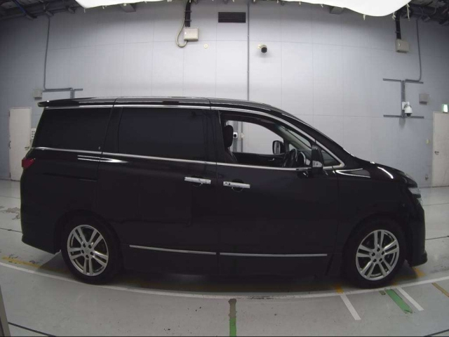 NISSAN ELGRAND 2011