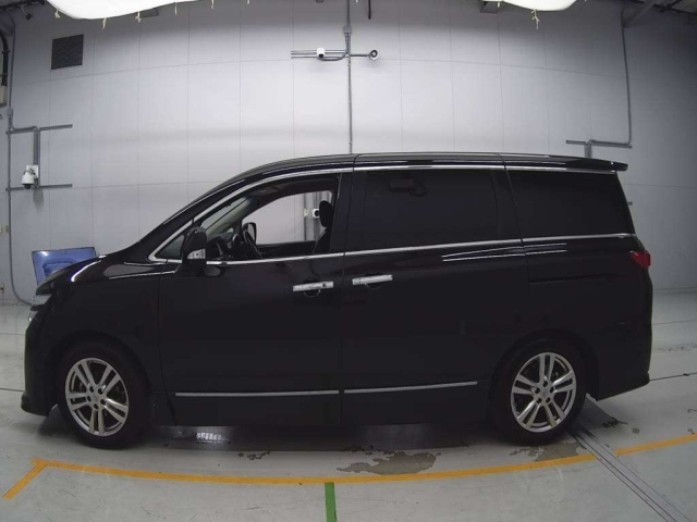 NISSAN ELGRAND 2011