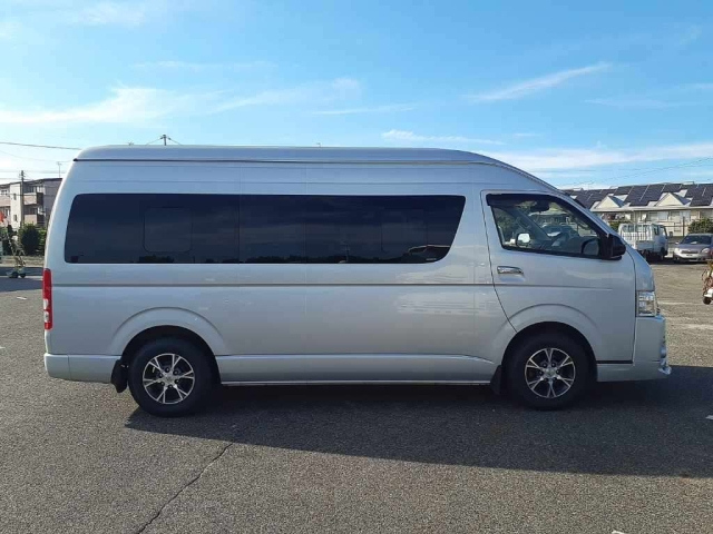 TOYOTA HIACE 2016