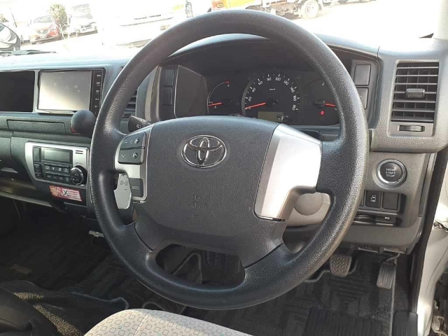 TOYOTA HIACE 2016
