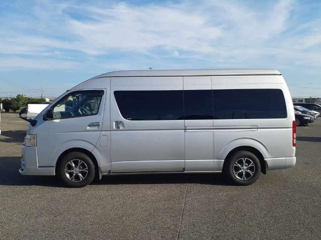 TOYOTA HIACE 2016