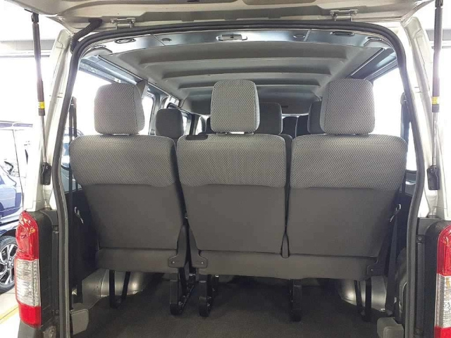 NISSAN CARAVAN 2015