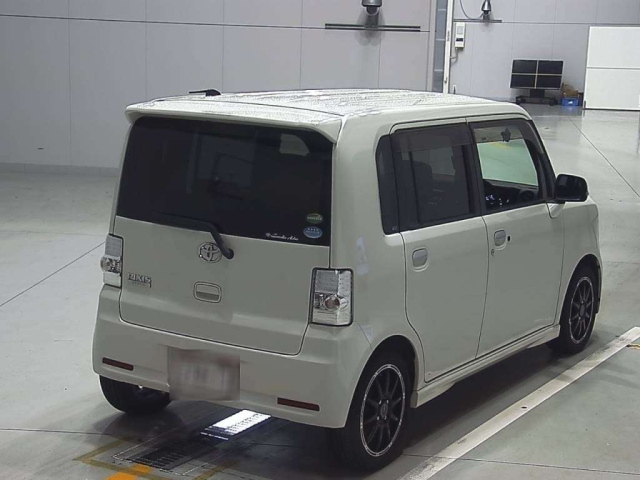 TOYOTA PIXIS SPACE 2016