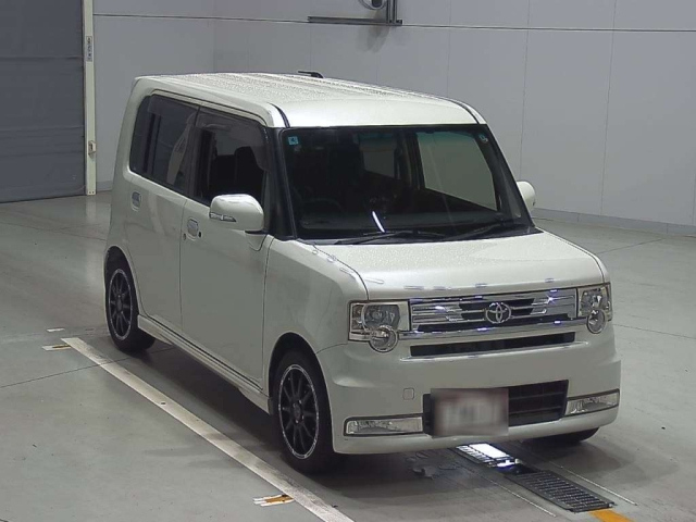 TOYOTA PIXIS SPACE 2016