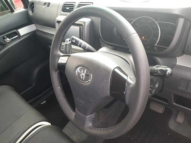 TOYOTA PIXIS SPACE 2016