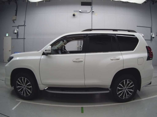 TOYOTA LAND CRUISER PRADO 2021
