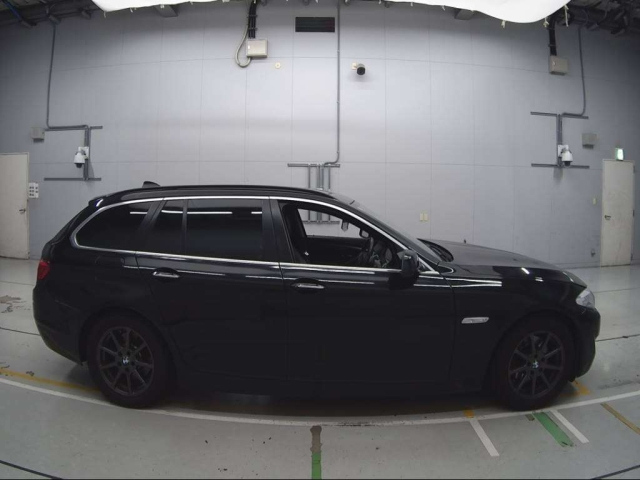 BMW 5 SERIES 2012