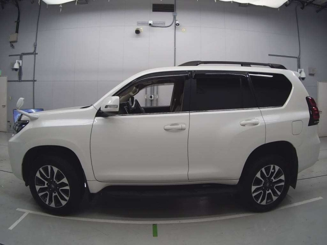 TOYOTA LAND CRUISER PRADO 2022