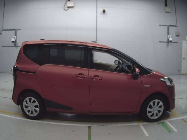 TOYOTA SIENTA 2016